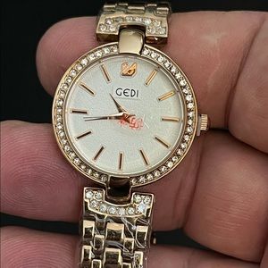 New Luxury ladies fashion watch. Bling bling